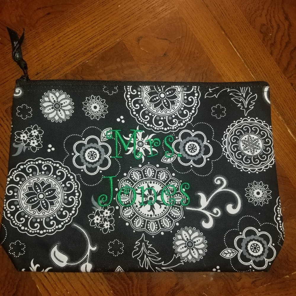 Thirty one gifts large zipper pouch